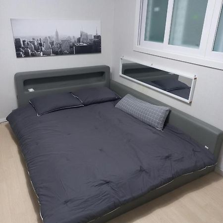 Newly Renovated 2 Bedroom Apartment #7 서울특별시 외부 사진