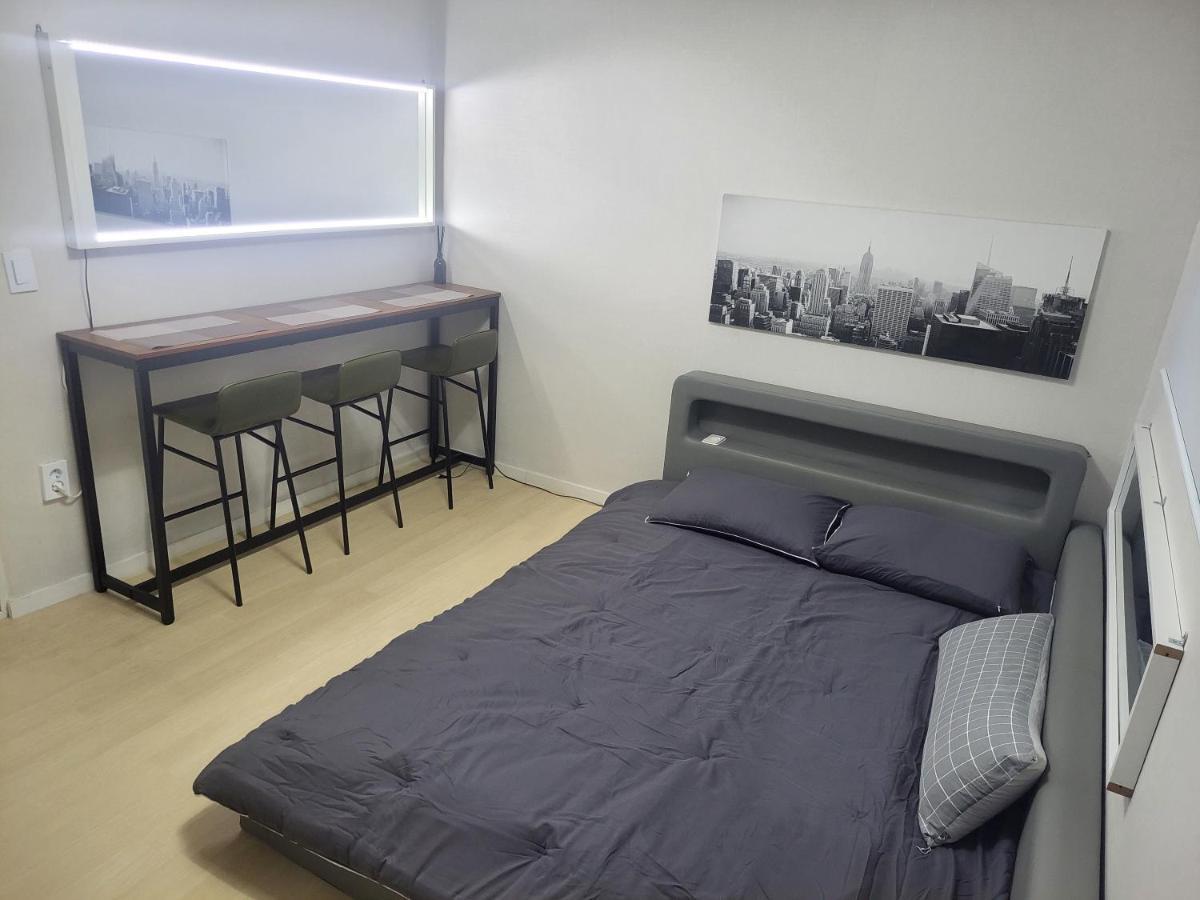 Newly Renovated 2 Bedroom Apartment #7 서울특별시 외부 사진