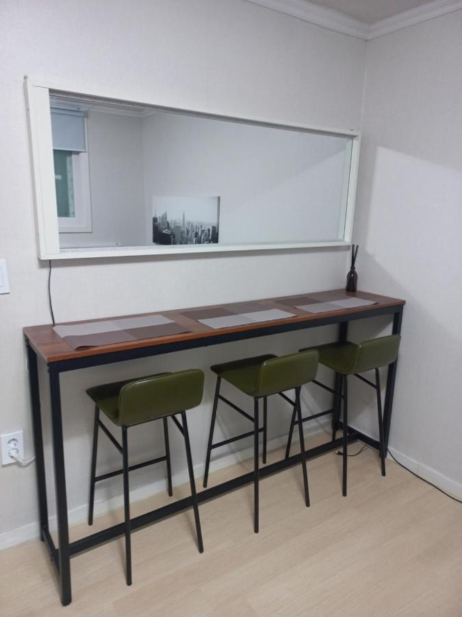 Newly Renovated 2 Bedroom Apartment #7 서울특별시 외부 사진
