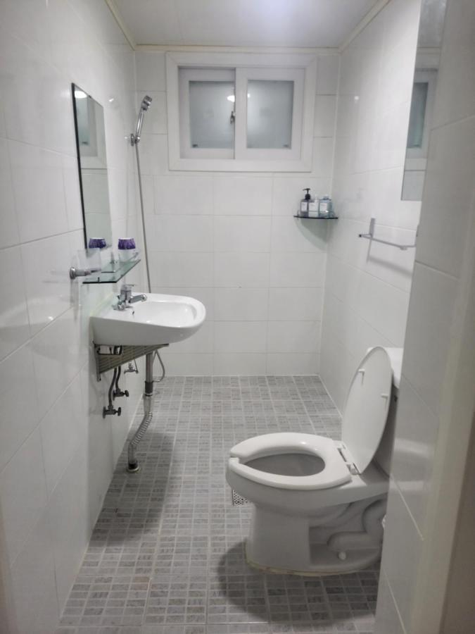 Newly Renovated 2 Bedroom Apartment #7 서울특별시 외부 사진