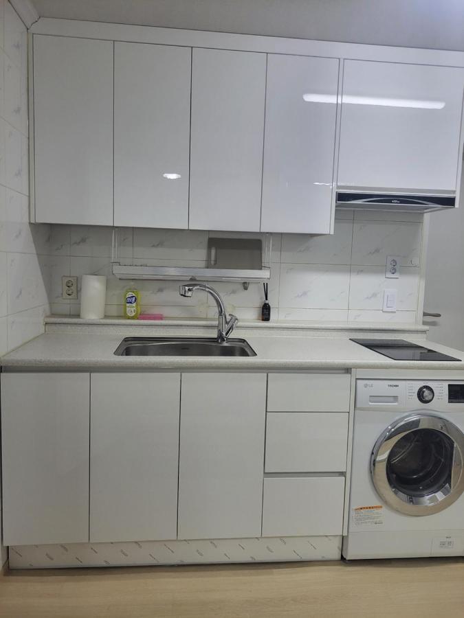 Newly Renovated 2 Bedroom Apartment #7 서울특별시 외부 사진
